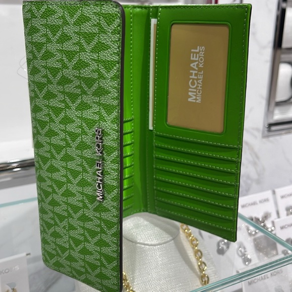 Michael Kors Jet Set Large Logo Trifold Wallet
Jungle Green 
NWT - Picture 9 of 16